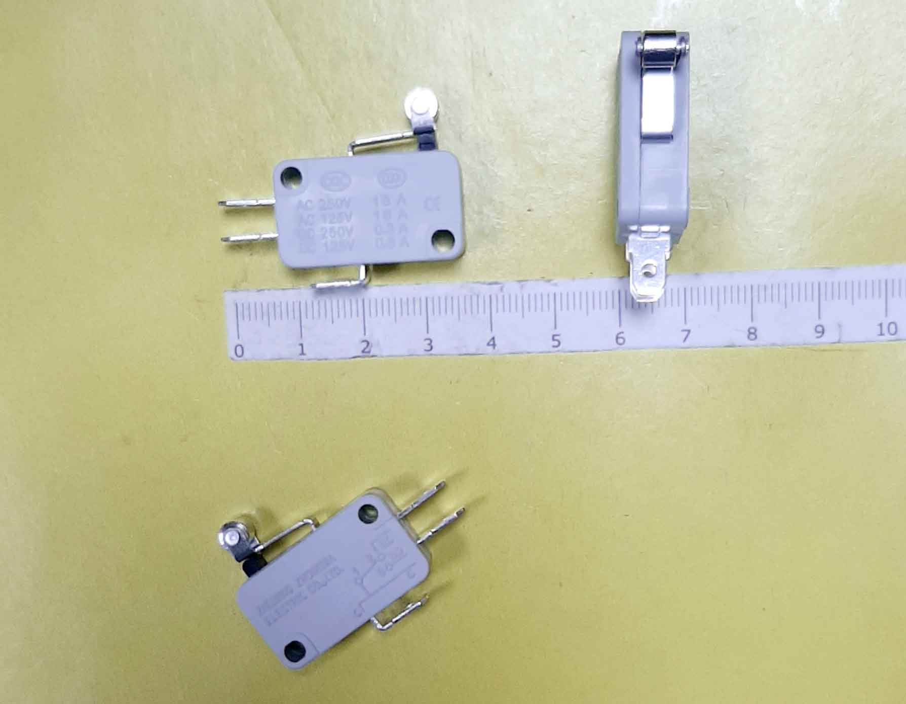 Концевик CQC 250 16A с планкой и роликом